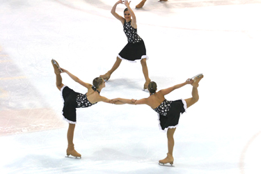 The Daisies исполняют спирали