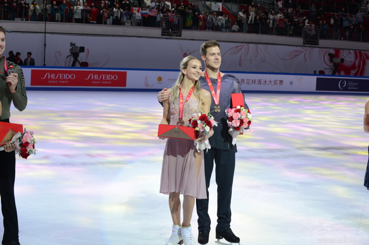 https://www.tulup.ru/photo/media/galleries/2019-11-08.cup_of_china_2019/9_nov_victory_ceremony/normal/DSC_8128.JPG
